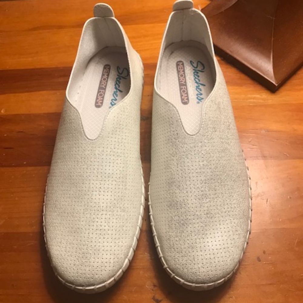 Skechers silver size 8